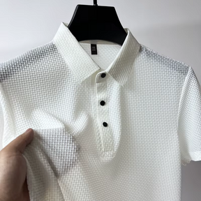 A Camisa Polo Alfa Classic combina um design atemporal com a máxima qualidade em tecido, garantindo elegância e conforto em todas as ocasiões. Seu corte impecável e acabamento premium fazem dela a escolha ideal para quem busca sofisticação no dia a dia.