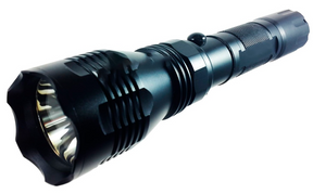 Explore o poder da Lanterna Tática Centelha com Acionador Remoto, projetada para oferecer desempenho excepcional em suas atividades de caça, airsoft e paintball. Com impressionantes 1.670.000 lumens, esta lanterna é a escolha ideal para quem busca precisão e eficiência nas missões mais desafiadoras.